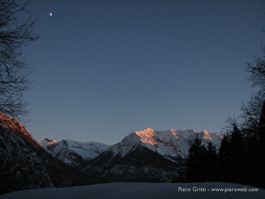 pusdosso7dic08 084.jpg - Dal "Giardino" tramonto con Luna in Menna